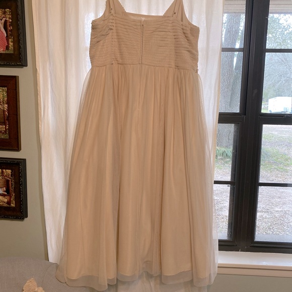 Beautiful prom dress. - Picture 4 of 7